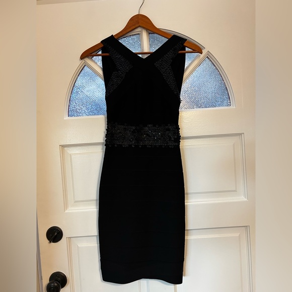 V NECK MINI BANDAGE DRESS - Picture 2 of 7